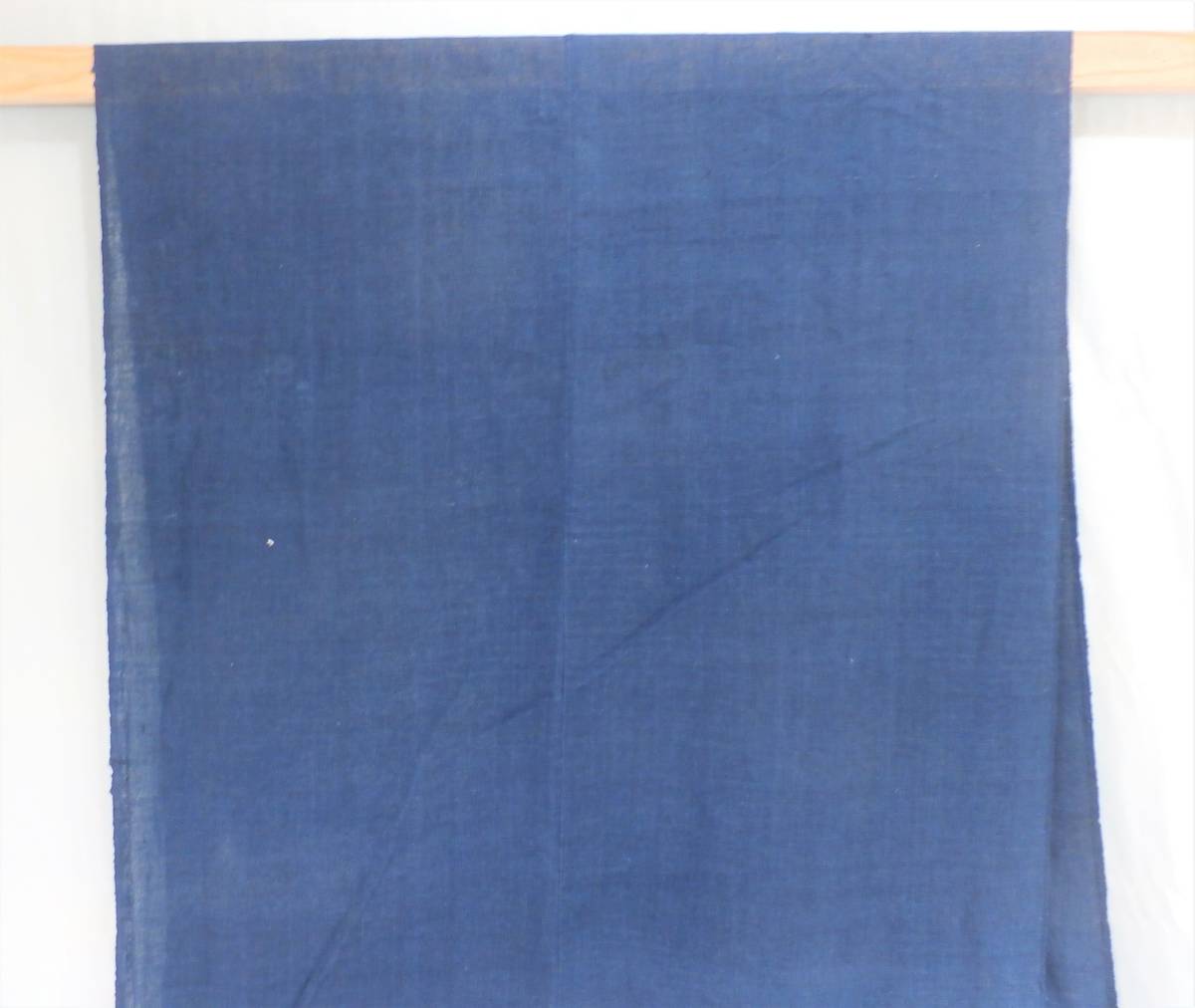 本藍染　蚊帳解き布　2.4メートル×70センチメートル　2巾　ハギレ　R　リメイク　素材　蚊帳　木綿　古布　藍染め　濃紺藍　　_画像2