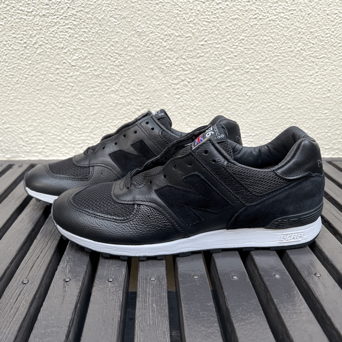 NB原宿店 公式オンラインストア限定 UK製 New Balance M576LKK BLACK US8.5 26.5cm レザー スエード 新品 イギリス英国製 黒 スニーカー_画像2