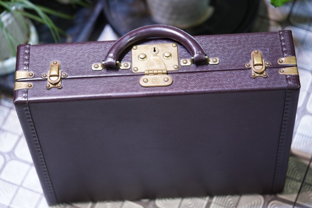 LOUIS VUITTON Louis Vuitton Taiga President business bag attache case document bag trunk 