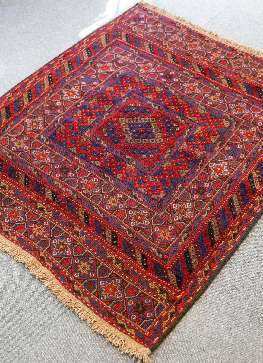 【おしゃれ】 アフガニスタン　マシュワニキリム 手織り絨毯　size:133cm × 112cm ラグ一般