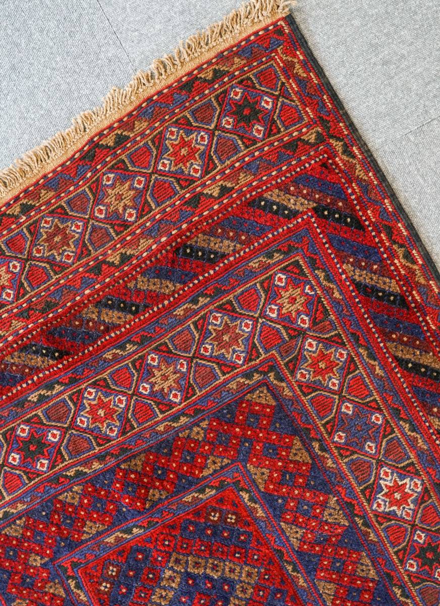 アフガニスタン　マシュワニキリム 手織り絨毯　size:133cm × 112cm