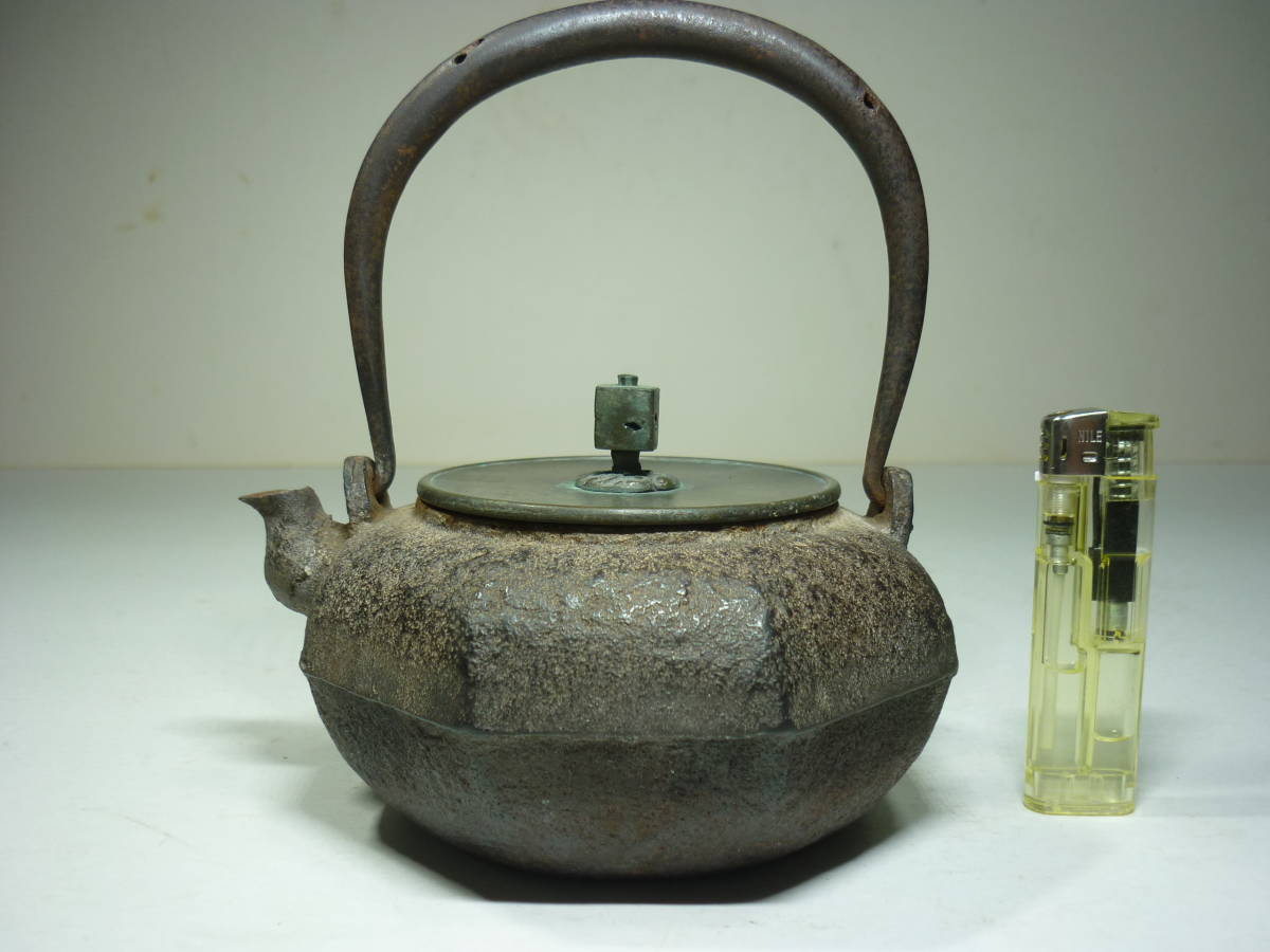 京都鉄瓶 釜師 金龍堂 八方形白肌鉄瓶 (銅蓋.銘有) 小鉄瓶 京都鉄瓶 釜師 金龍堂 八方形白肌鉄瓶 (銅蓋.銘有) 小鉄瓶