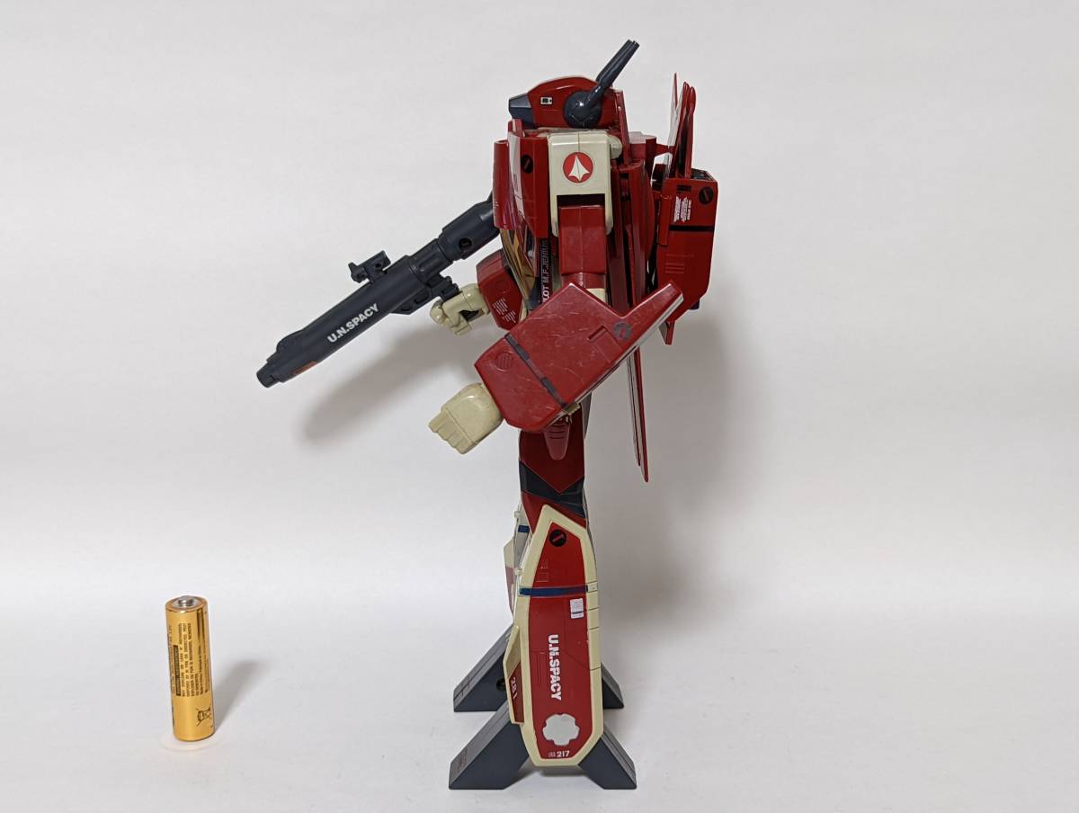 バンダイ 超時空要塞マクロス VF-1J バルキリー ミリア機 1/55