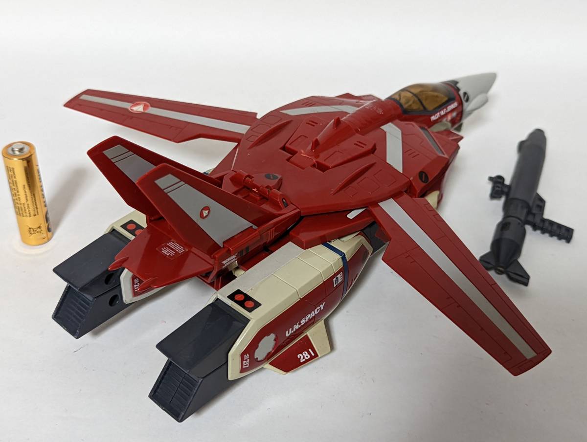 バンダイ 超時空要塞マクロス VF-1J バルキリー ミリア機 1/55