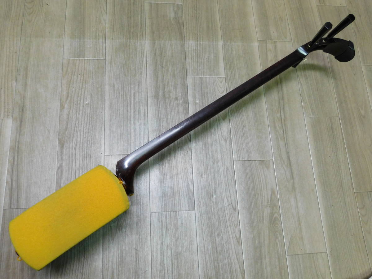 高級中棹三味線】 1寸詰め短棹 綺麗なびっちりトチ 紅木 金細(金ホゾ