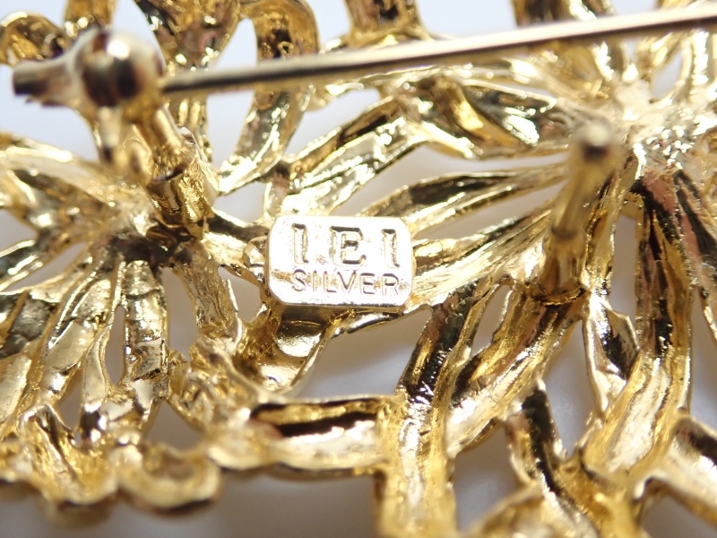 L025 和風 ブローチ フラワー ゴールドカラーデザイン ダイヤ飾り SILVER シルバー IEI Japanese crafts broochの画像6