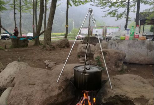 トライポッド 焚き火 三脚 折りたたみ 式 コンパクト 収納 キャンプ用品 アウトドア キャンプ ソロキャンプ BBQ バーベキュー 送料無料