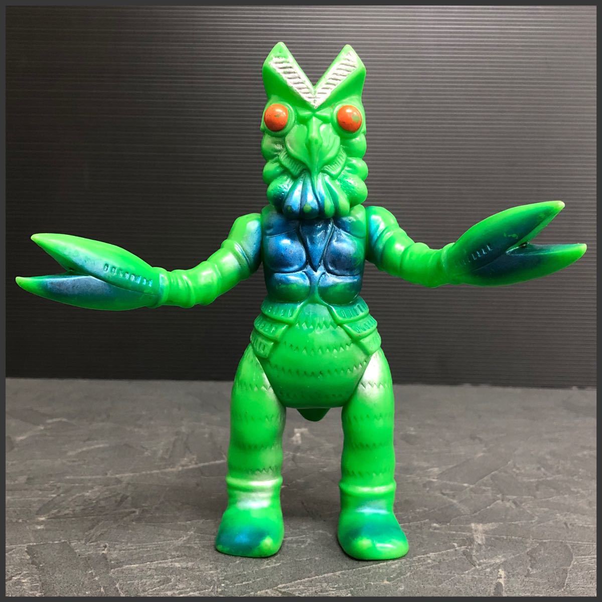ヤフオク! - 当時物 マルサン バルタン星人 スタンダード ソフビ ウル...