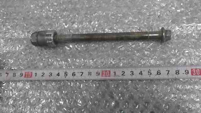 リトルカブ　C50　の　フロントアクスルシャフト *1661393044　中古