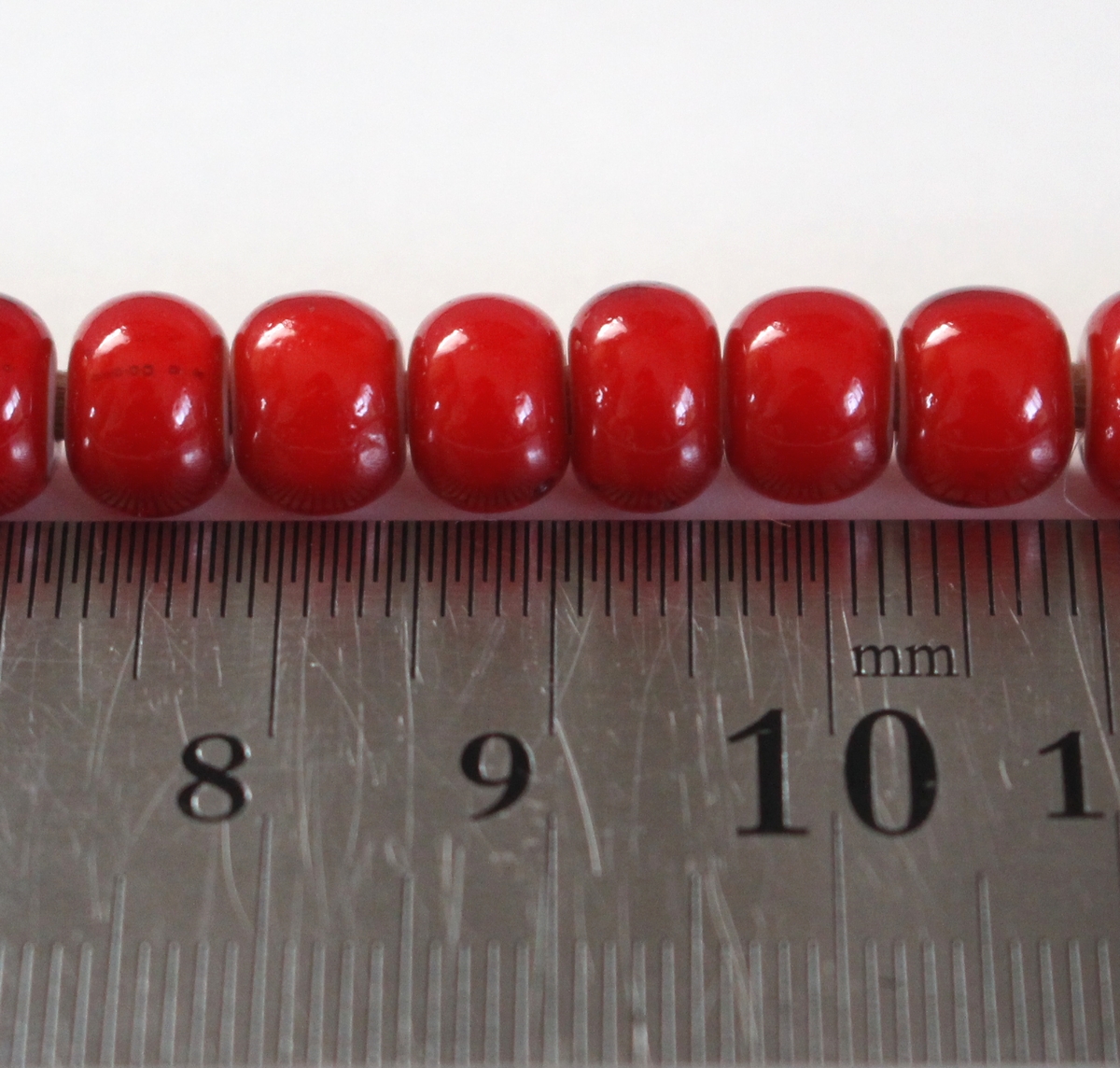 白心老珠8毫米系列紅色和紅色手工製作的珠子Gorose型 原文:ホワイトハーツ オールドビーズ ８ミリ 一連 濃赤 ハンドメイド パーツ ビーズ ゴローズ系