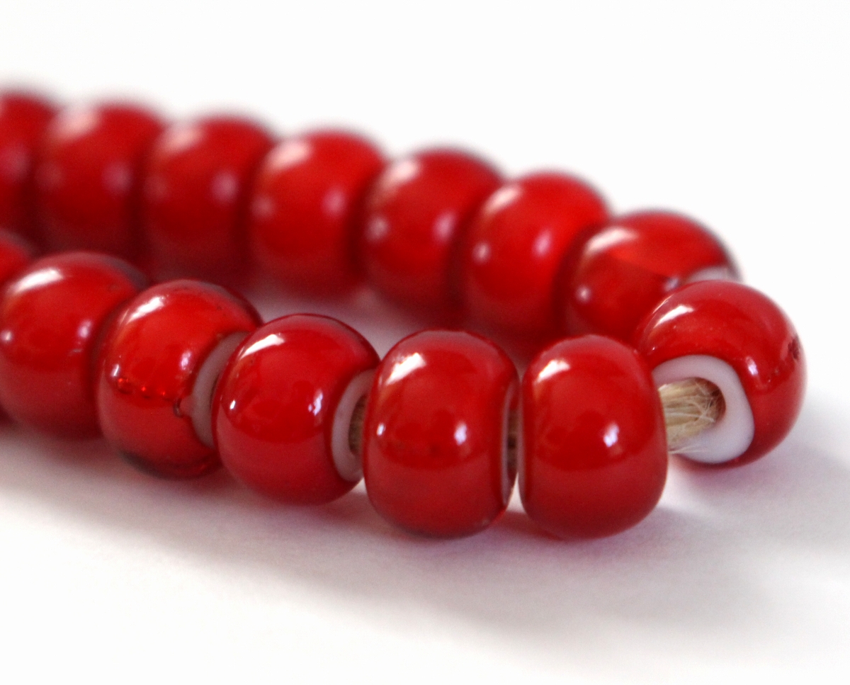 白心老珠8毫米系列紅色和紅色手工製作的珠子Gorose型 原文:ホワイトハーツ オールドビーズ ８ミリ 一連 濃赤 ハンドメイド パーツ ビーズ ゴローズ系