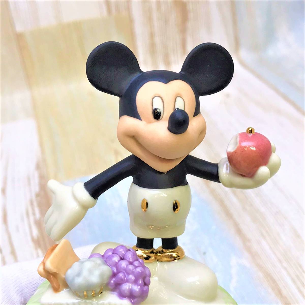 レア★ミッキーマウス ミッキー ピクニック リンゴ 林檎 小物入れ レノックス LENOX フィギュア★Disney ディズニー 陶器製 TDL_画像2