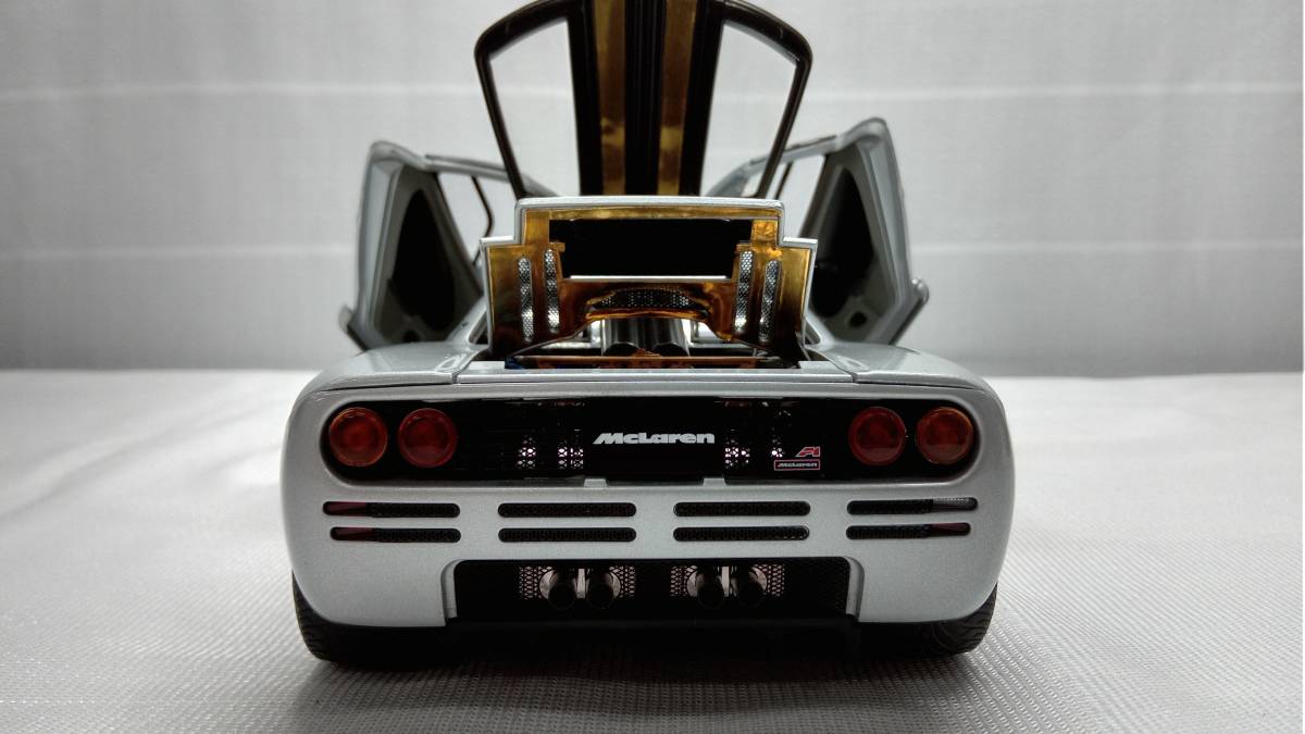 AUTOart signature McLAREN F1 マクラーレンF1 1/18 シルバー
