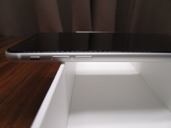 送料無料 美品 iPhone SE2 64GB ホワイト 国内版SIMフリー Apple