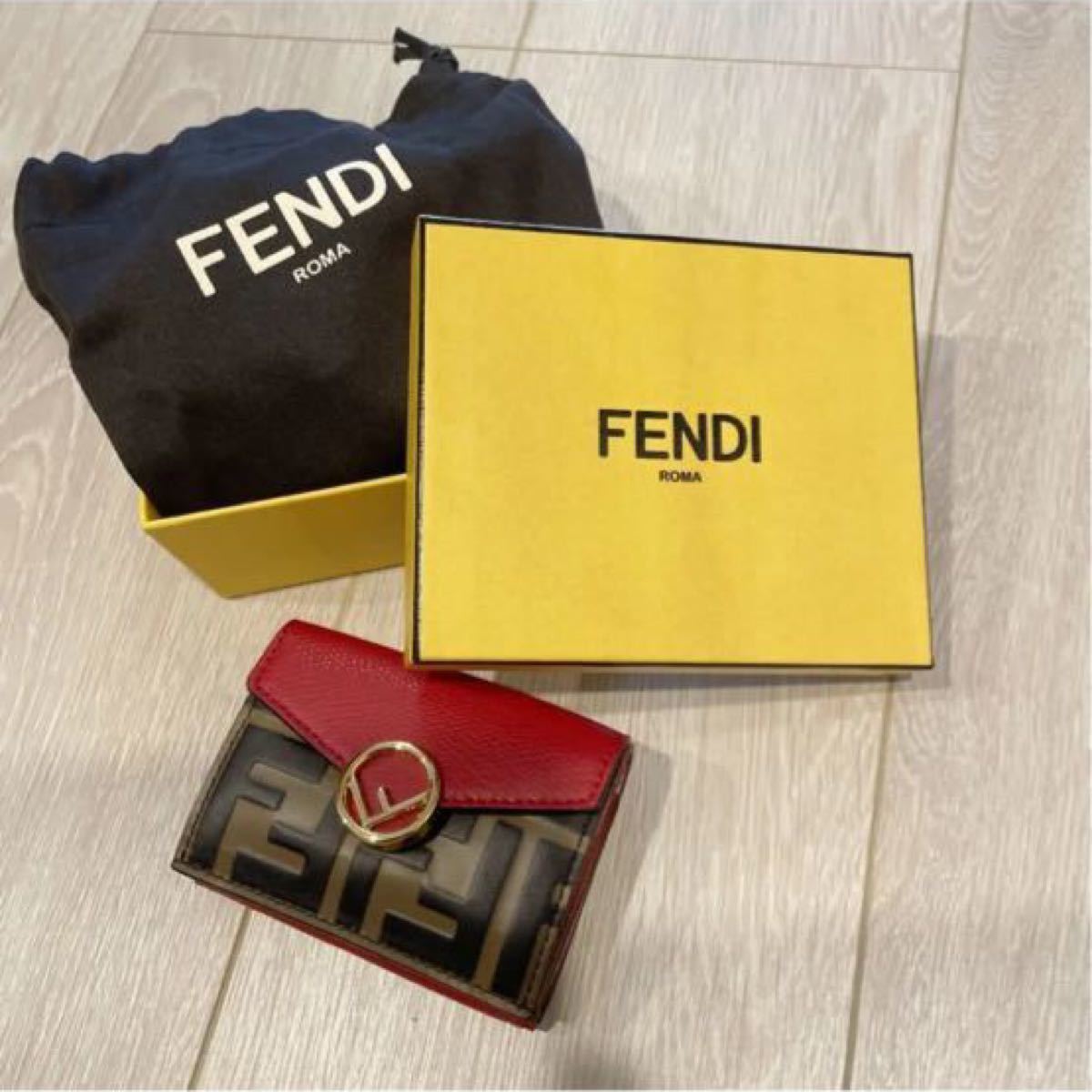 FENDI コンパクト ミニ財布 三つ折り財布 レディースファッション 財布