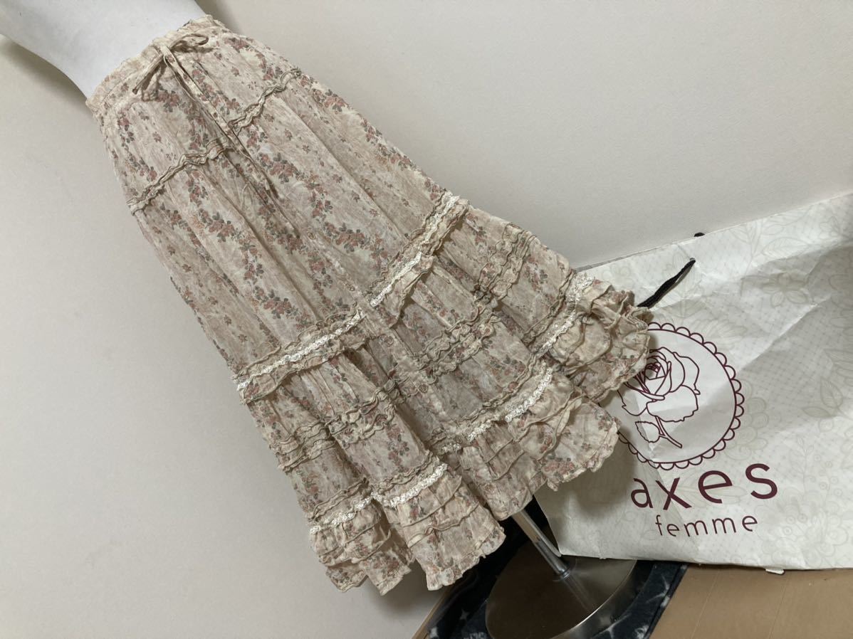 アクシーズファム☆ボタン.レース飾りお花柄ティアードフリルロング