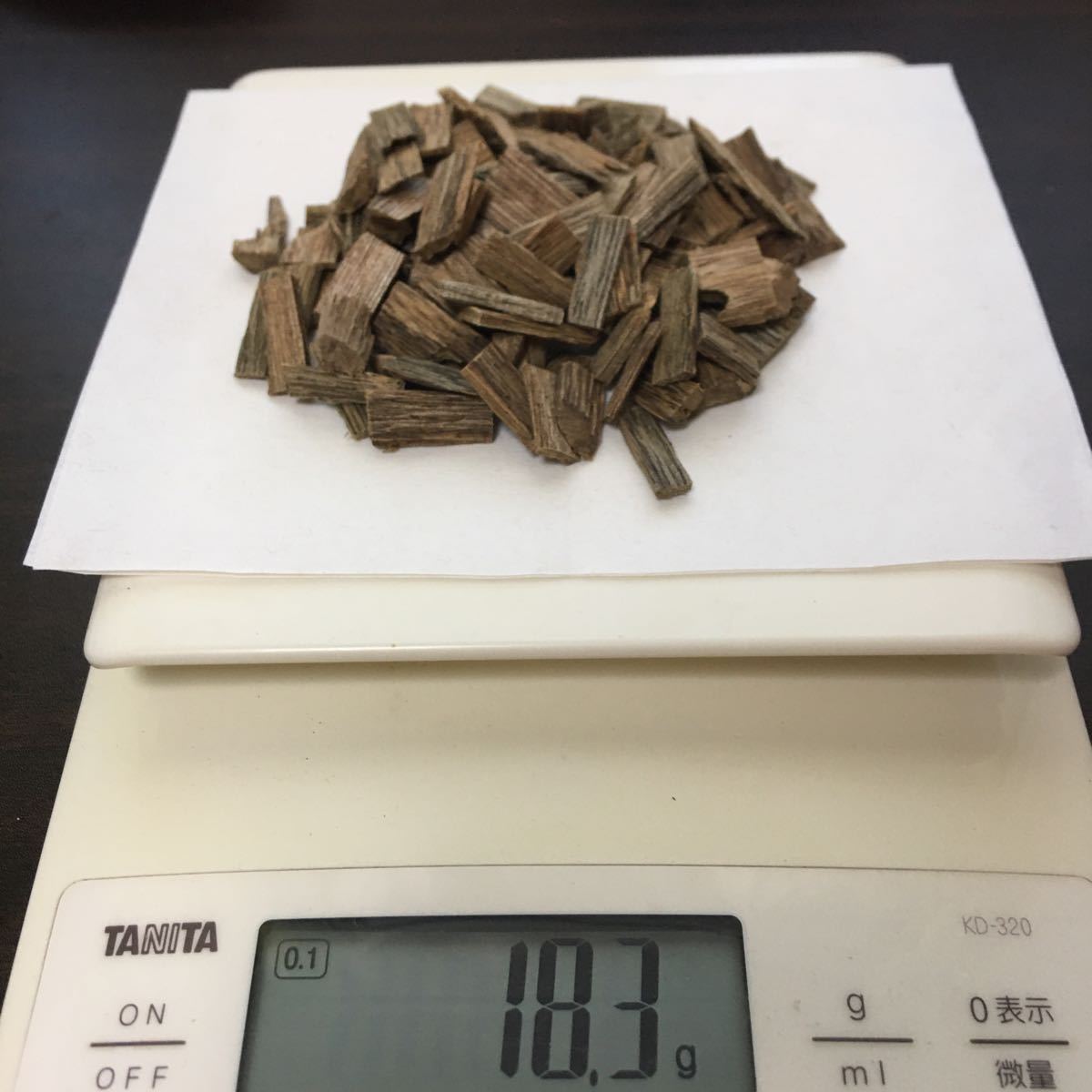 限定1品 上品 沈香木 角割 18.3g (伽羅 沈香 白檀 香木 タニ シャム