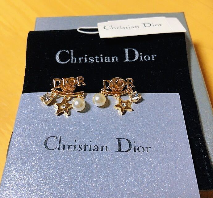 Christian Dior ディオール ピアス ゴールド ロゴ 星 ストーン Christian Dior ディオール ピアス ゴールド ロゴ 星 ストーン