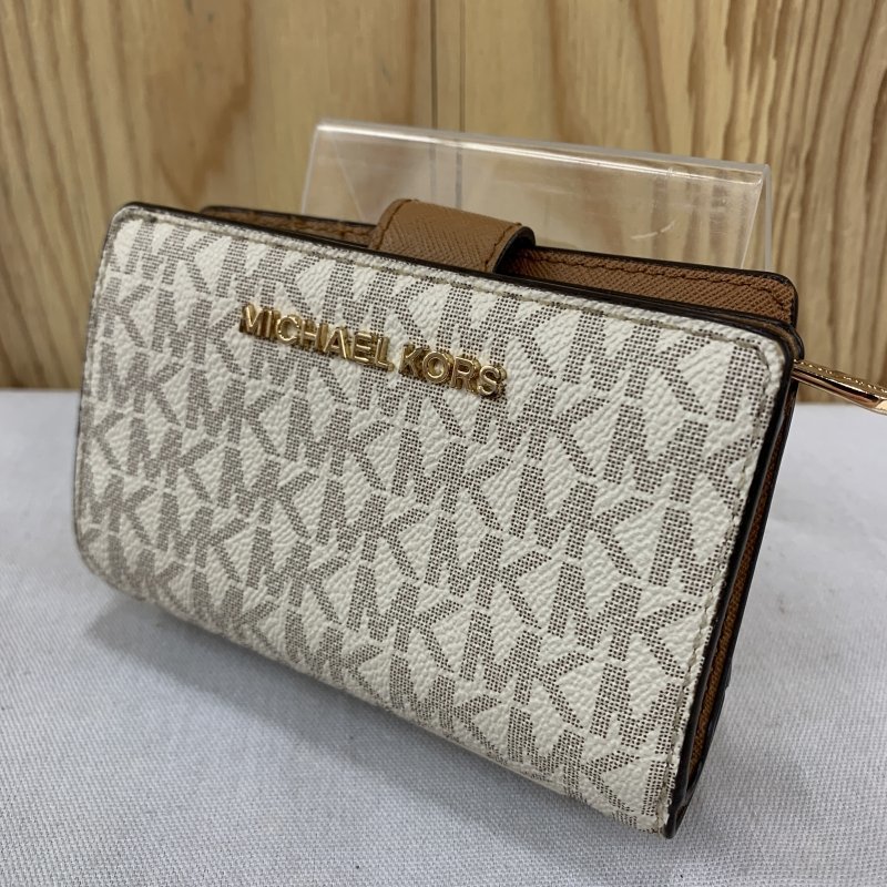 人気メーカー・ブランド MICHAEL KORS マイケルコース レザー 2つ折
