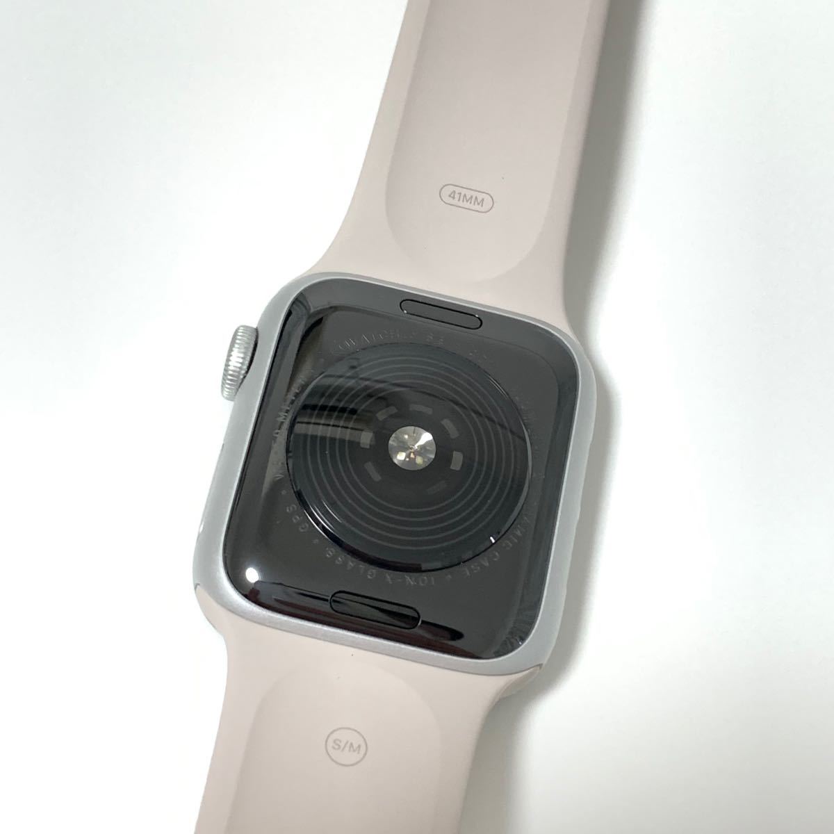 Apple Watch SE (GPSモデル) - 40mmシルバーアルミニウムケースとスターライトスポーツバンド - レギュラー