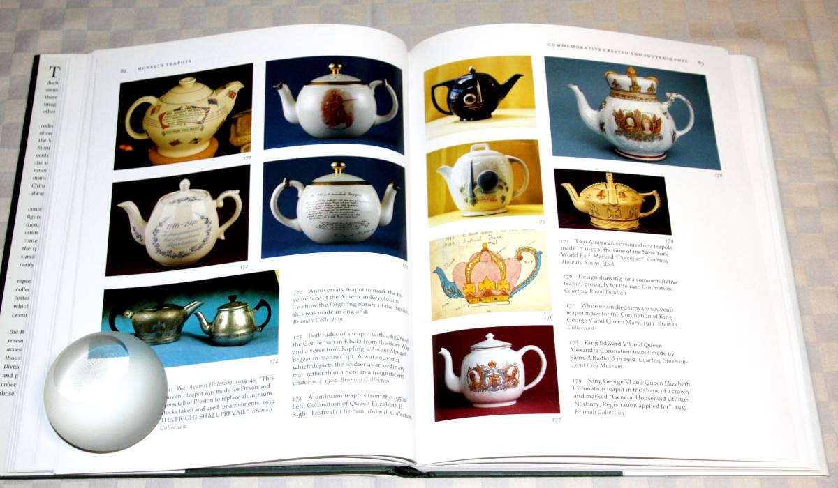 洋書　Novelty Teapots: Five Hundred Years of Art and Design　斬新なティーポット： 500年にわたる芸術とデザイン 1992年　中古本_画像8