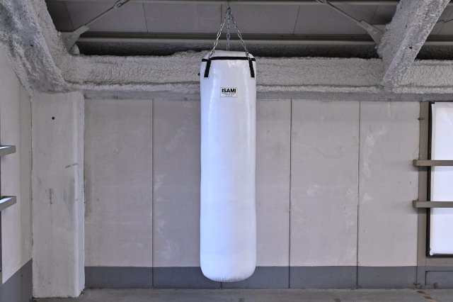 日本製 ISAMI サンドバッグ 160cm 白 ワンカラー チェーン付き