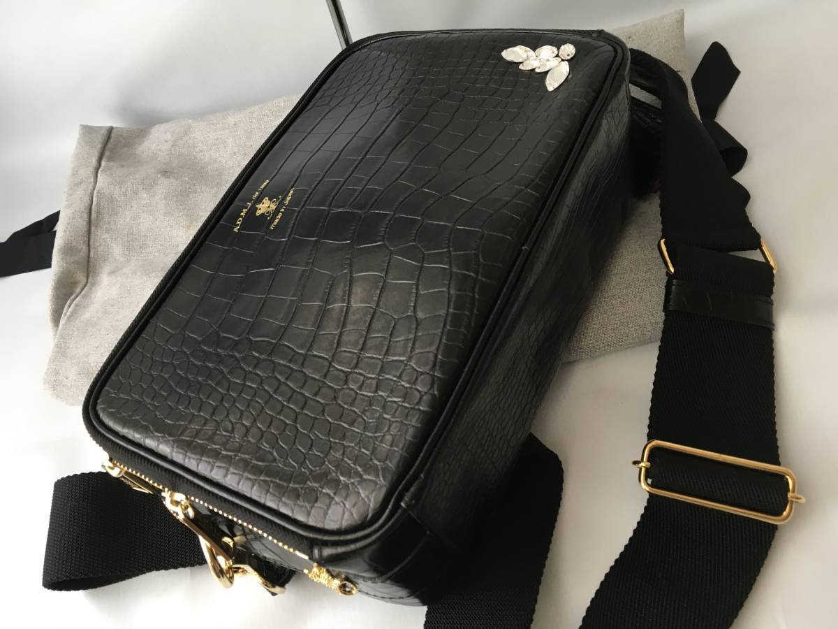 新品 ADMJ A.D.M.J アクセソワ クロコ型押し スワロ付スクエア