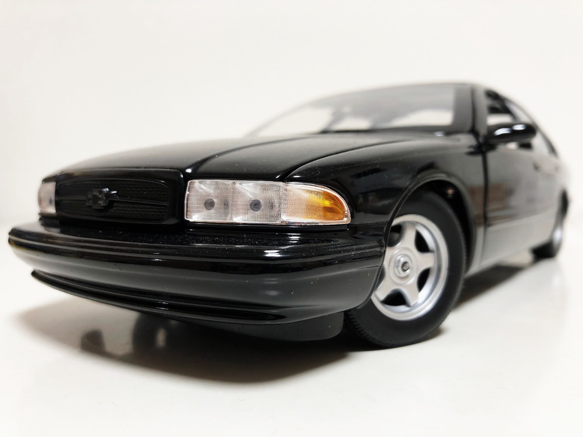 UTmodels/Chevyシボレー Impalaインパラ SS 1/18 絶版 アメ車 ゲーム
