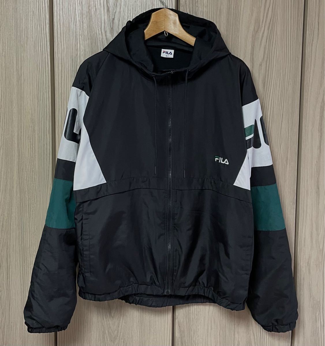 FILA フィラ ナイロンジャケット ナイロンパーカー Lサイズ FILA フィラ ナイロンジャケット ナイロンパーカー Lサイズ