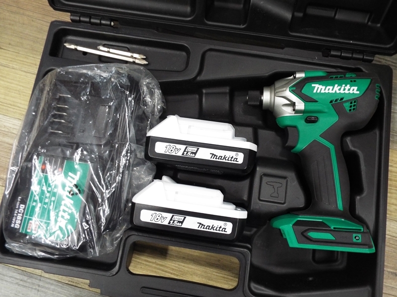 新品同様 MAKITA マキタ 充電式インパクトドライバ MTD002DSX