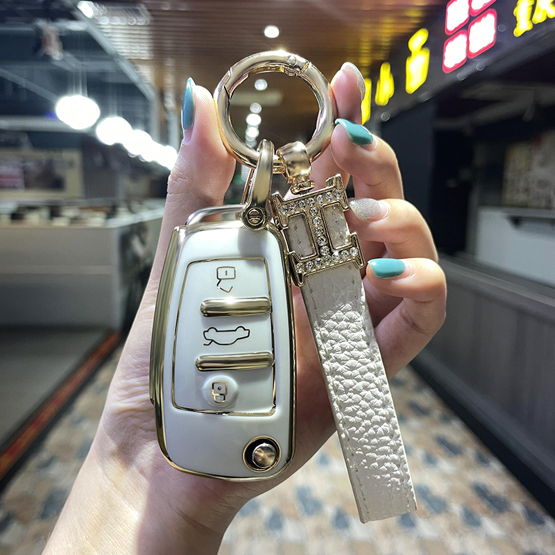 絶品】 アウディ キーホルダー millenniumkosovo.org