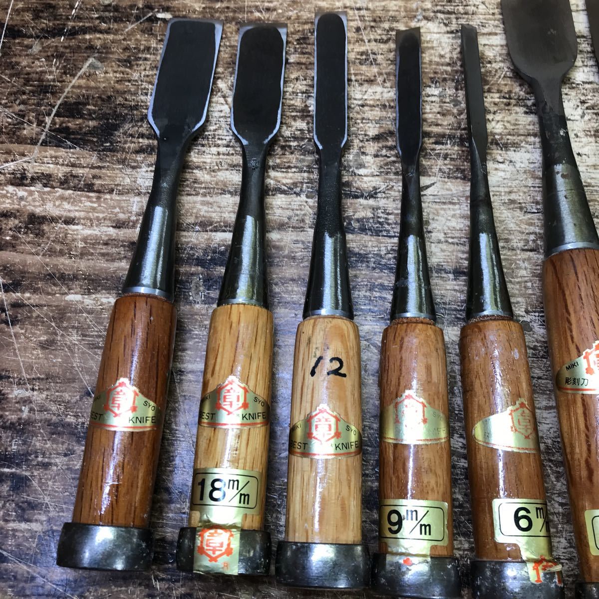 T1158 彫刻刀 三木章 12本 かまくら型 KNIFE ノミ 鑿 古道具 大工道具