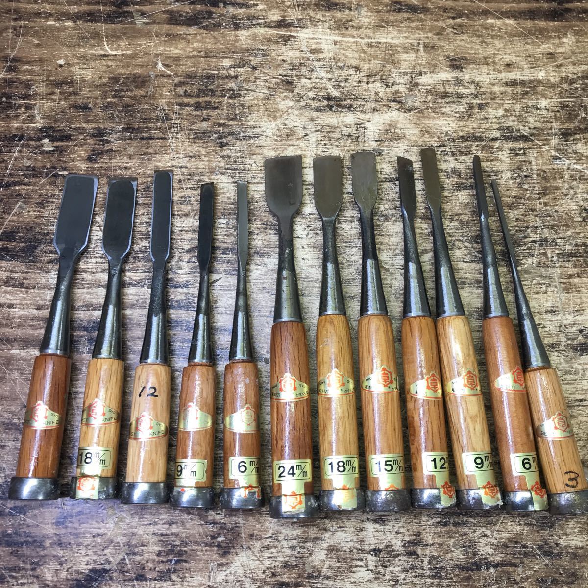 T1158 彫刻刀 三木章 12本 かまくら型 KNIFE ノミ 鑿 古道具 大工道具