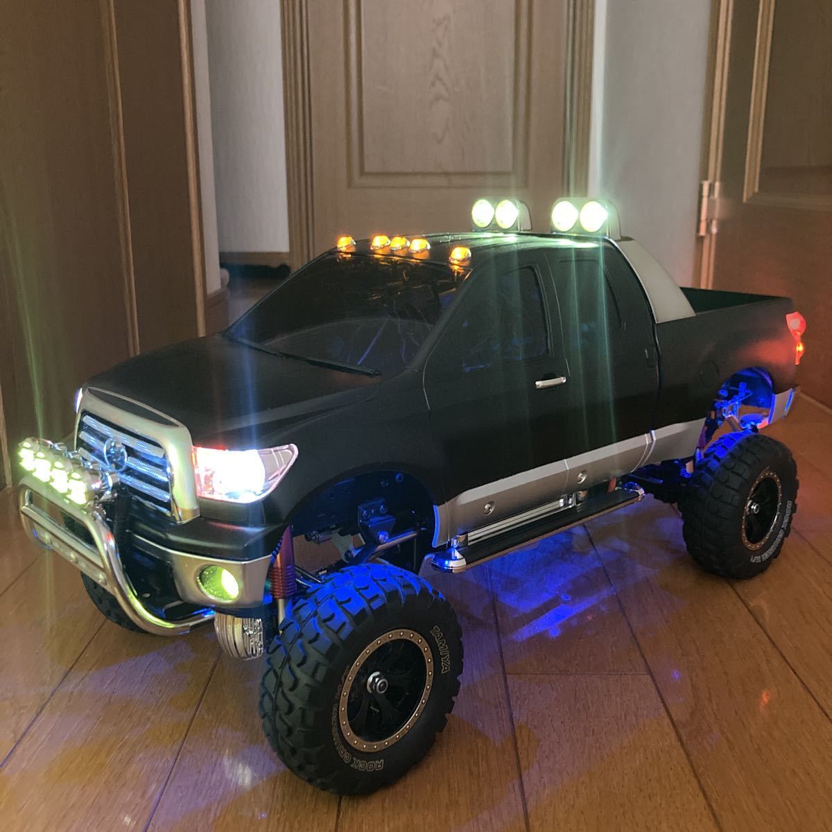 タミヤ 1/10電動RC トヨタ タンドラ ハイリフト 【フルオペ仕様 タミヤ 1/10電動RC トヨタ タンドラ ハイリフト 【フルオペ仕様