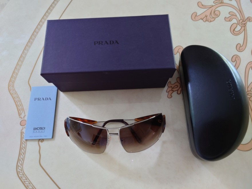 PRADA Luxottica 32021 Agordo (BL) プラダ-