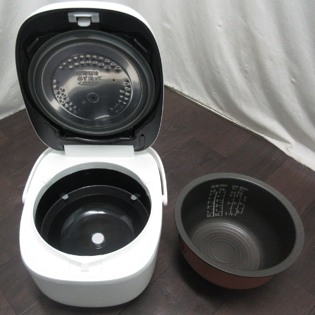 9312 21年 美品!東芝 真空IH炊飯器 1420W 保温 早炊き エコ炊き 5.5合
