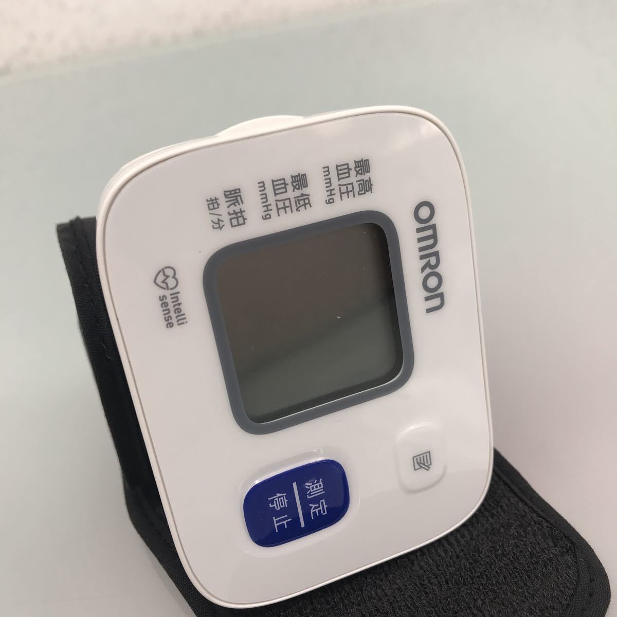 【動作確認済み】OMRON オムロン 手首式血圧計 HEM-6162 自動血圧計 デジタル 家庭用 血圧計 動作確認済み 60サイズ_画像3