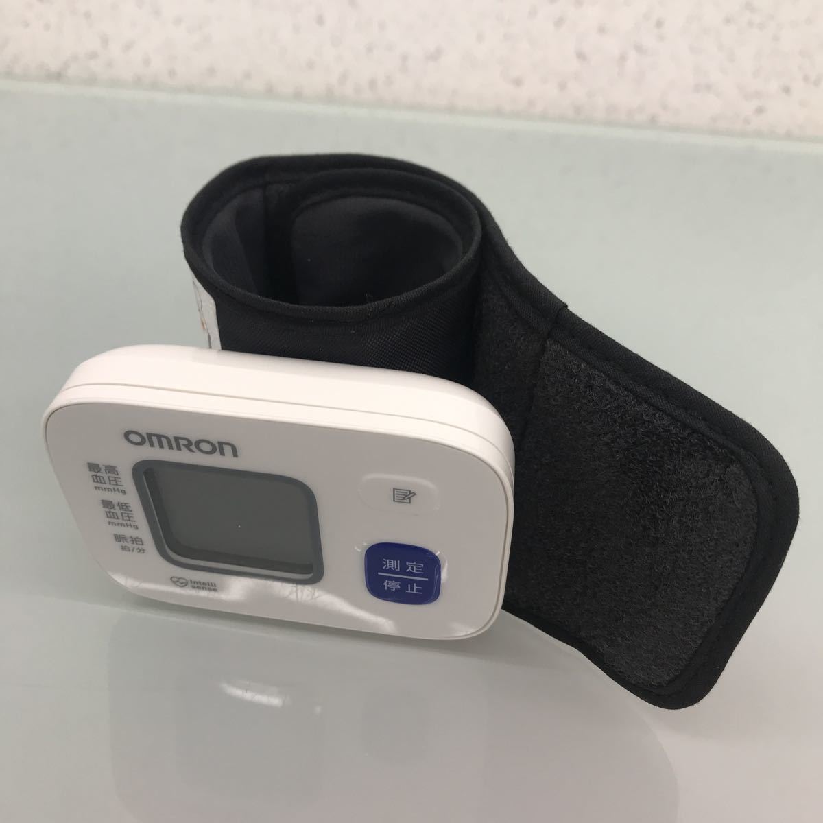 【動作確認済み】OMRON オムロン 手首式血圧計 HEM-6162 自動血圧計 デジタル 家庭用 血圧計 動作確認済み 60サイズ_画像2