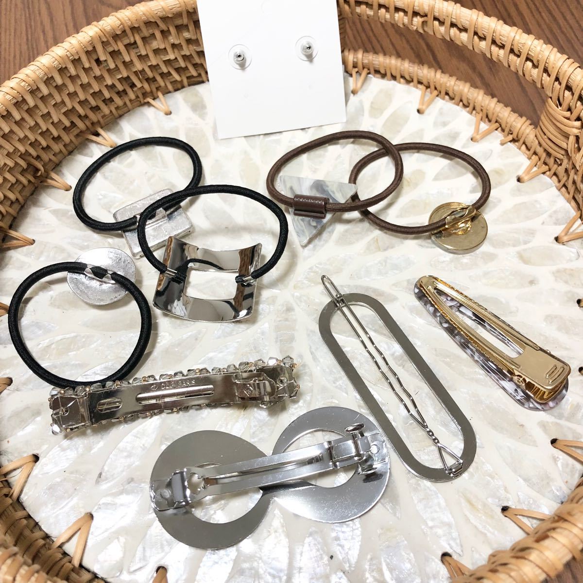 10点】 ヘアアクセサリーまとめ売り グレー シルバー シンプル 韓国ファッション レディース ヘアゴム ピアスバレッタヘアピン|PayPayフリマ アクセサリー まとめ売り ピアス ヘアピン バレッタ