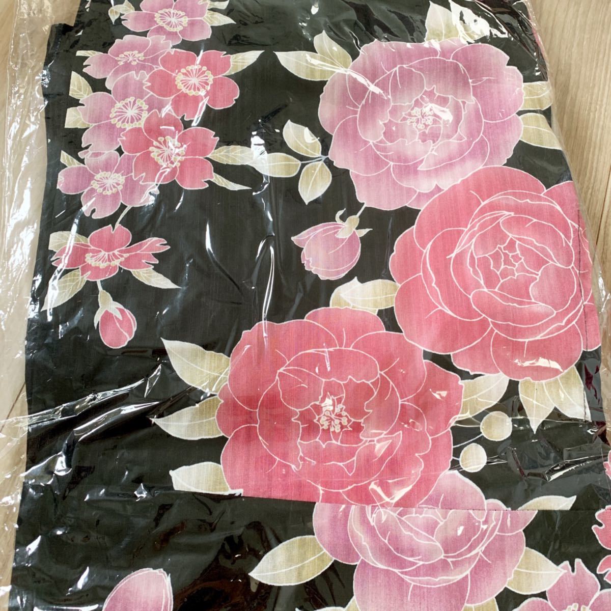 新品未使用 浴衣3点セット 浴衣+帯+下駄 セット 花柄 ブラック 草履