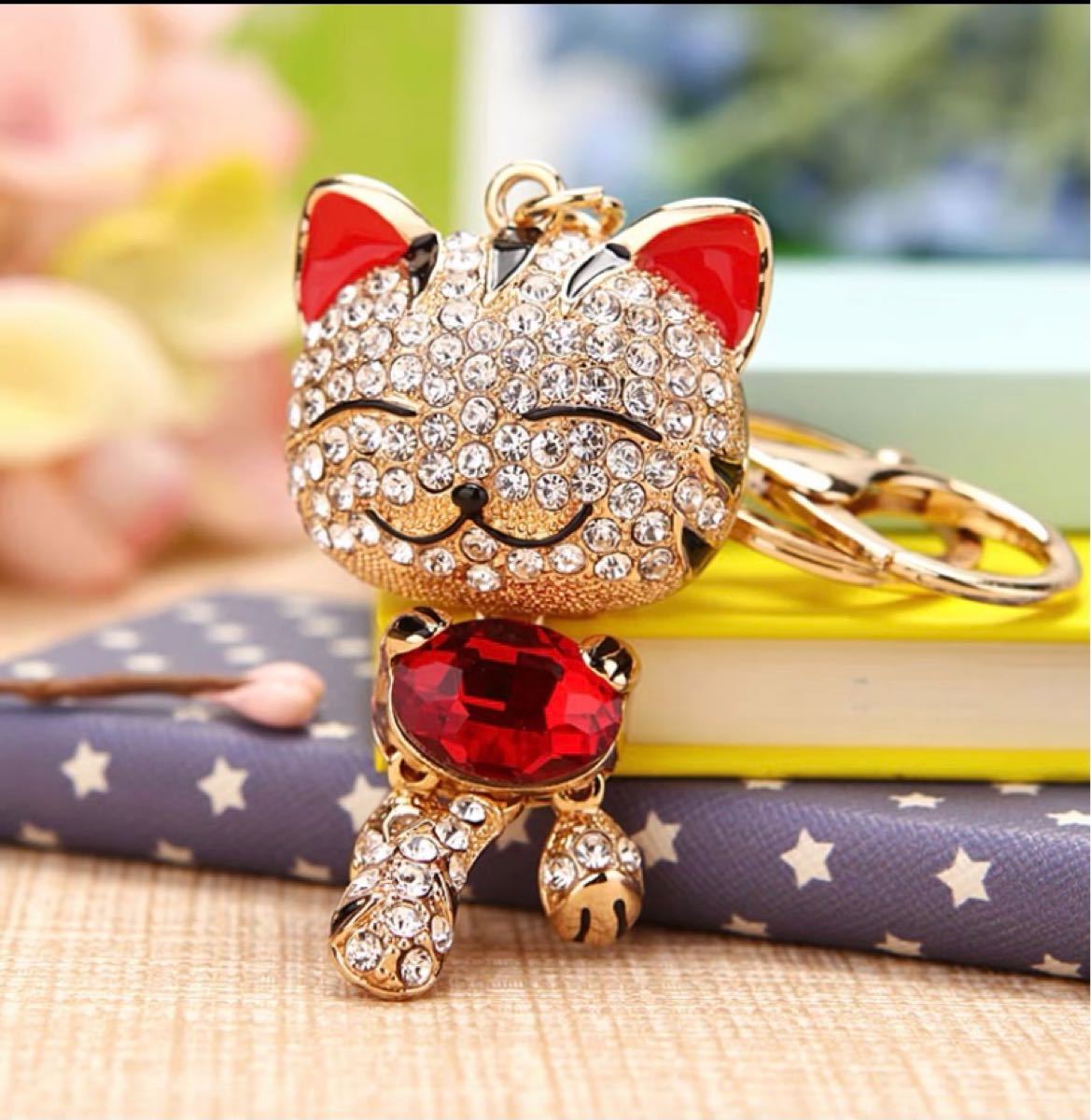 世界的に 幸運招き猫 ネコ バッグチャーム キーホルダー デコ 宝石 赤 レッド 猫好き