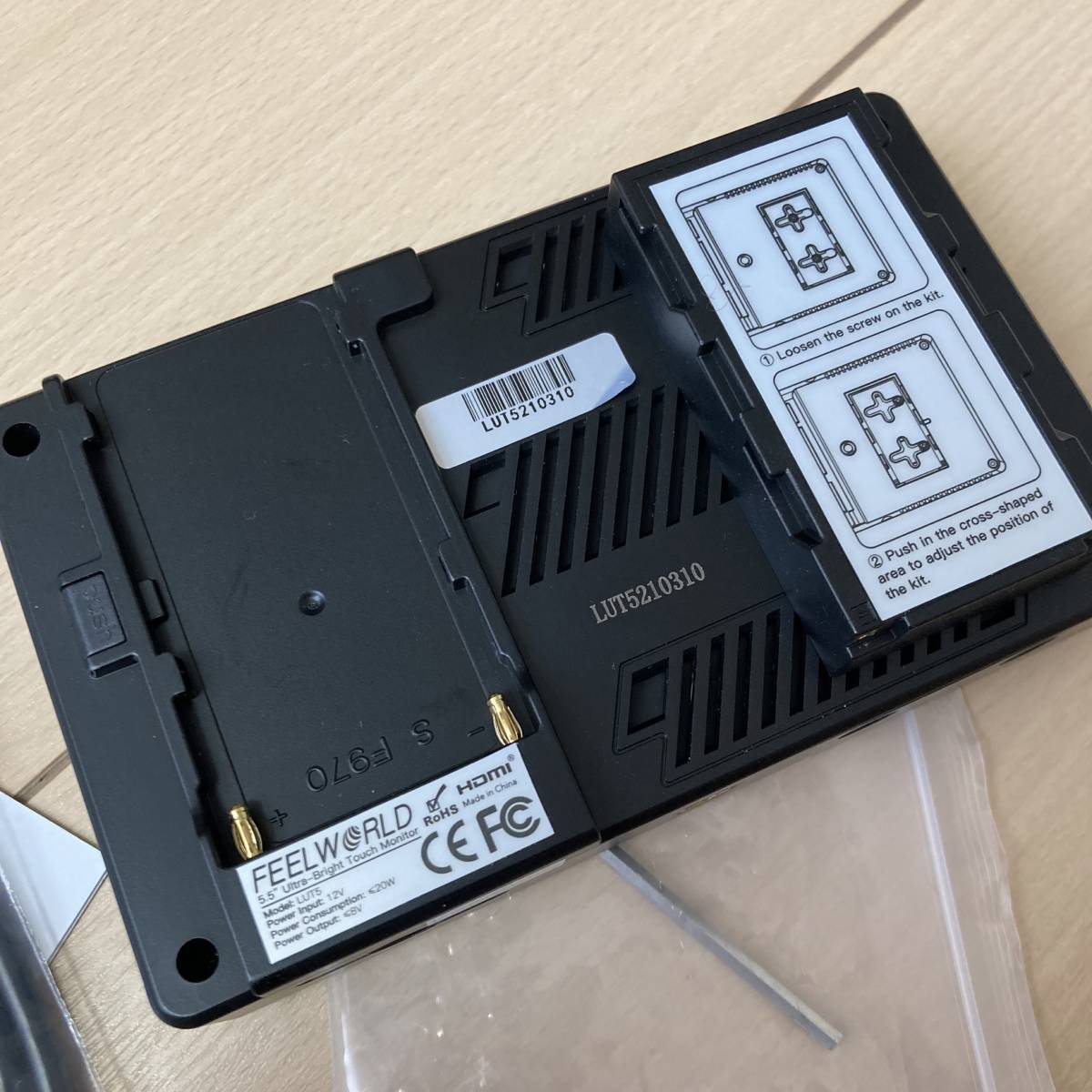 定番から日本未入荷 FEELWORLD LUT5 5.5インチ超高輝度 3000nitタッチ