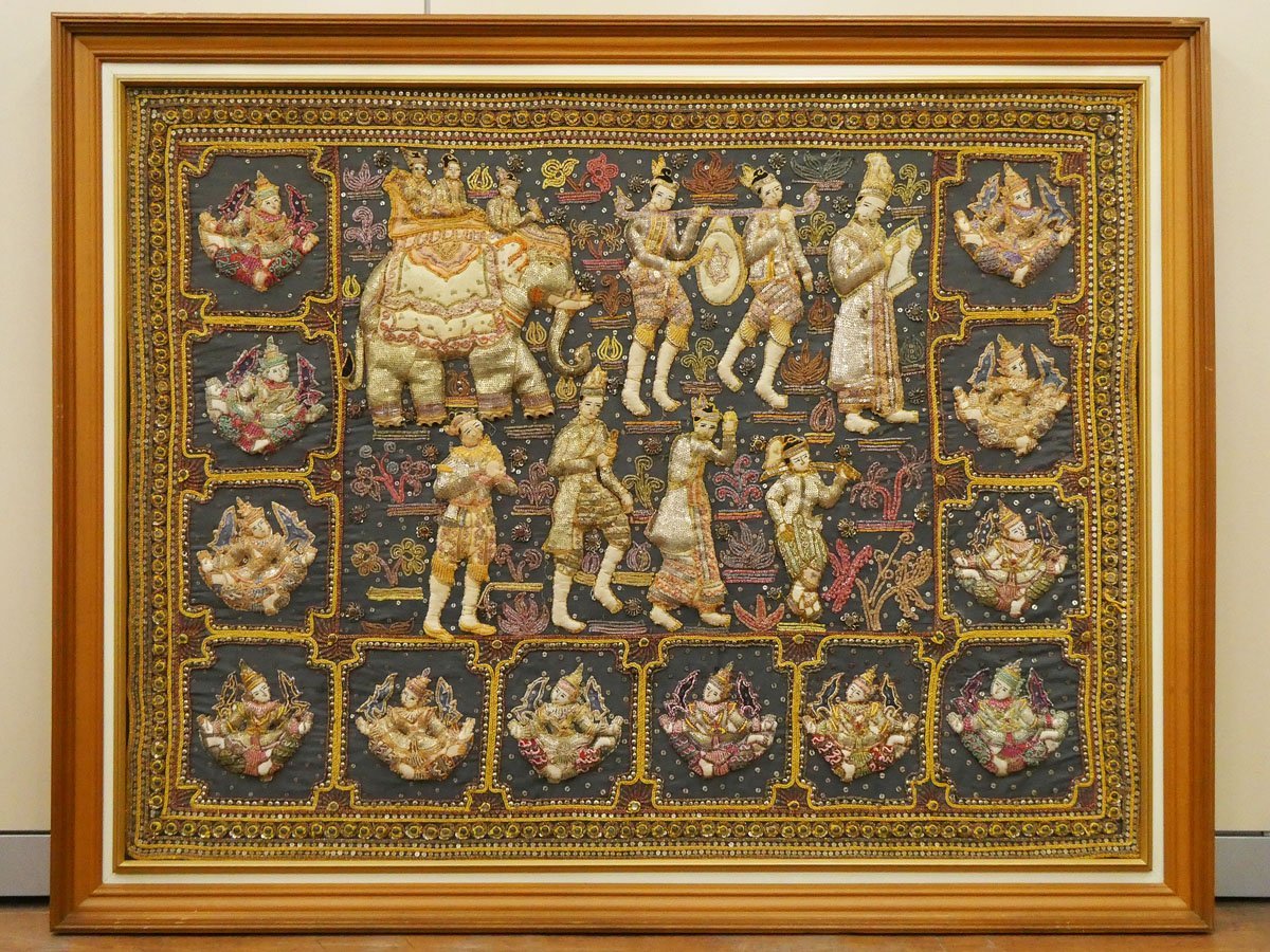 ♯2) タイ 民芸刺繍 大型 ビーズ刺繍額 約50号 額寸約横143×縦112.7cm 象 人物文 ビーズ絵 刺繍画 飾り額 エスニック アジアン インテリア