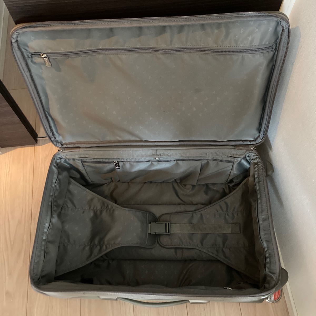 TUMI トゥミ キャリーケース スーツケース 機内持ち込み カーキ ナイロン キャンバス 23x35x52cm 22002S4