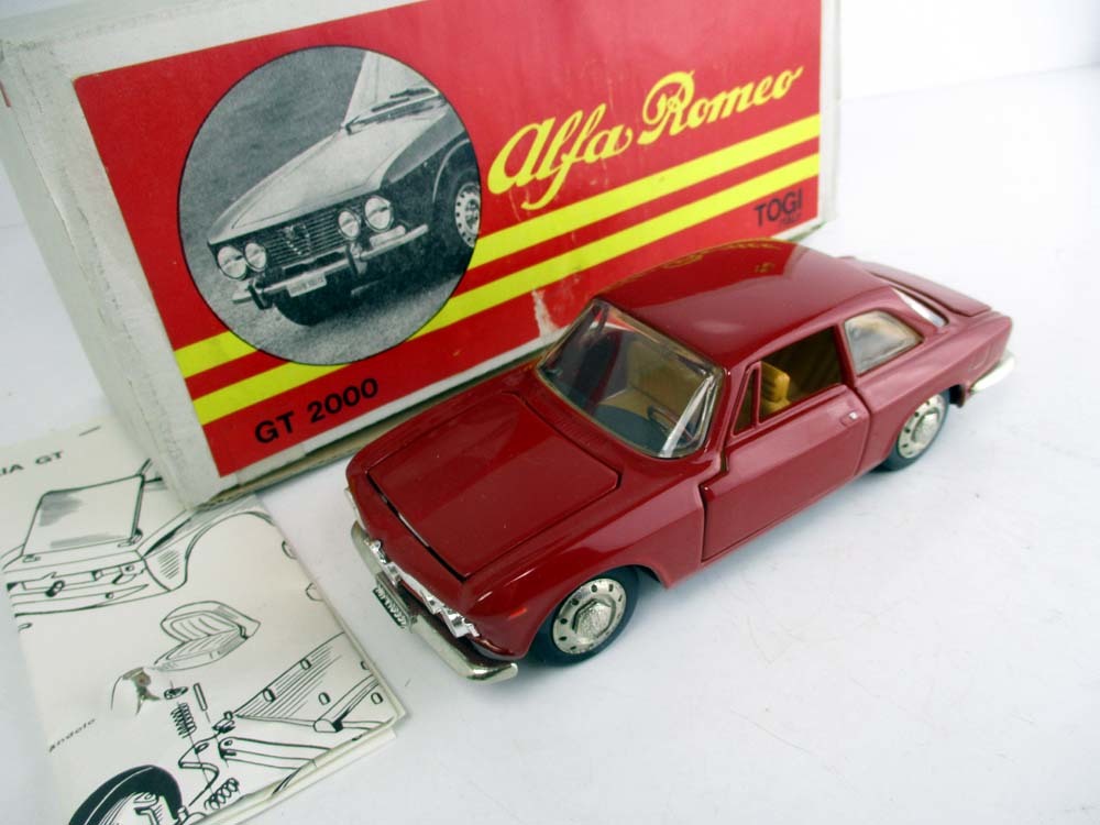 希少TOGI 1970年代イタリア製 Alfa Romeo GIULIA GT 2000 1/23 オリジナル箱付き 極美品 長さ約17.5cm