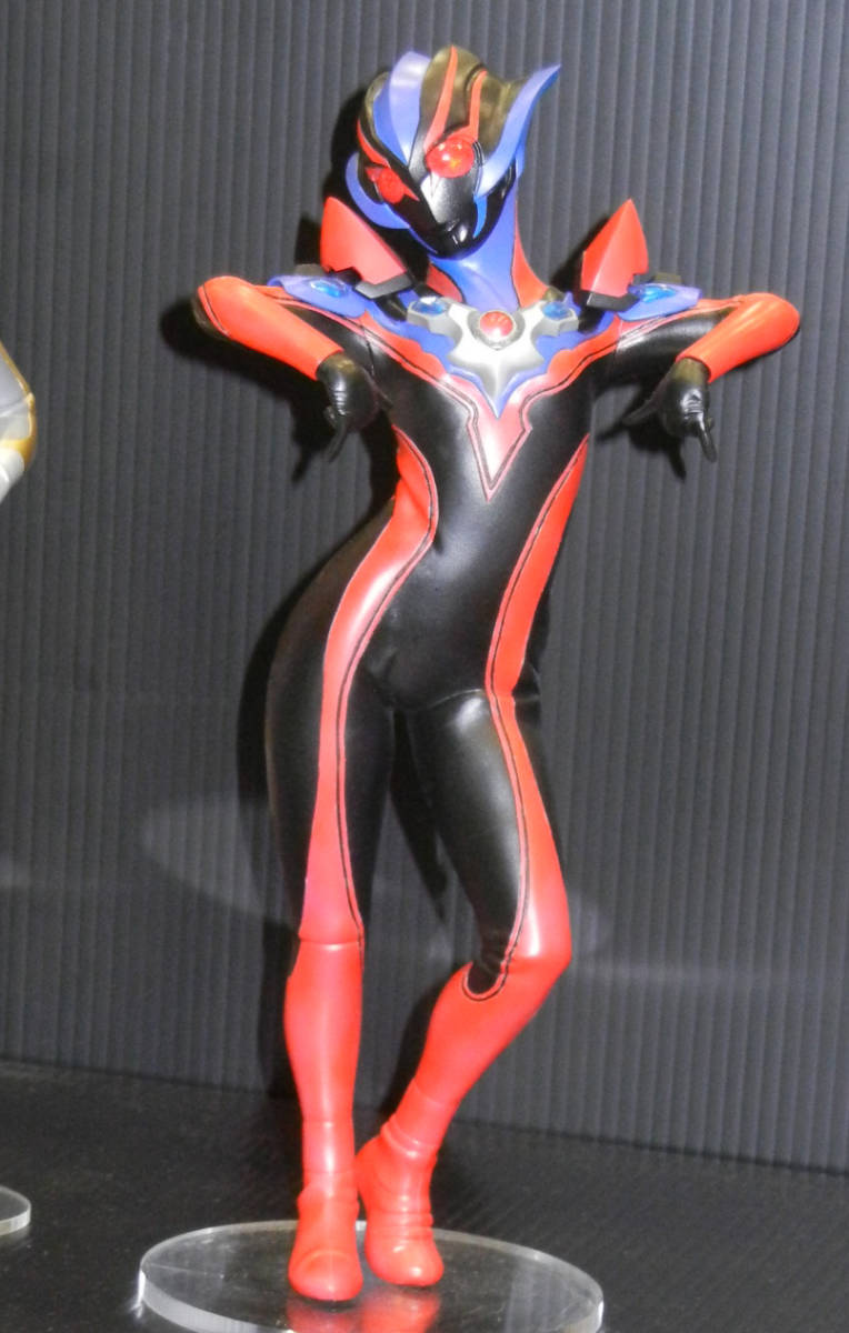 ワンフェス 財団 Ｘ ウルトラウーマングリージョダークネス ガレージキット ガレキ レジン WF 2022 ウルトラマン_画像2