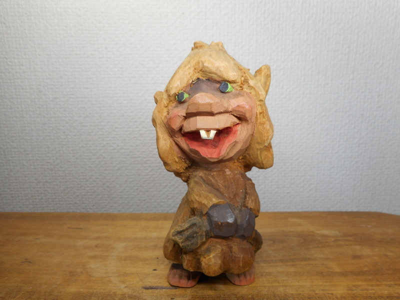ノルウェー　木彫り　お母さん　トロール　人形　オブジェ　ビンテージ　手彫り　北欧_画像2