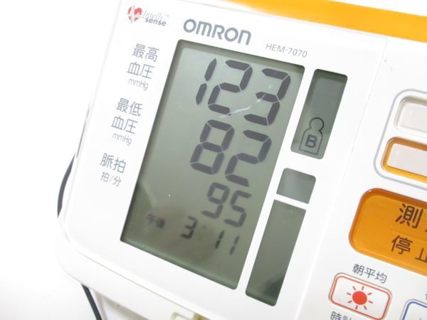 ■OMRON/オムロン HEM-7070 上腕式 自動電子血圧計 デジタル 電源コード付 0812-4A ＠60 ■_画像2