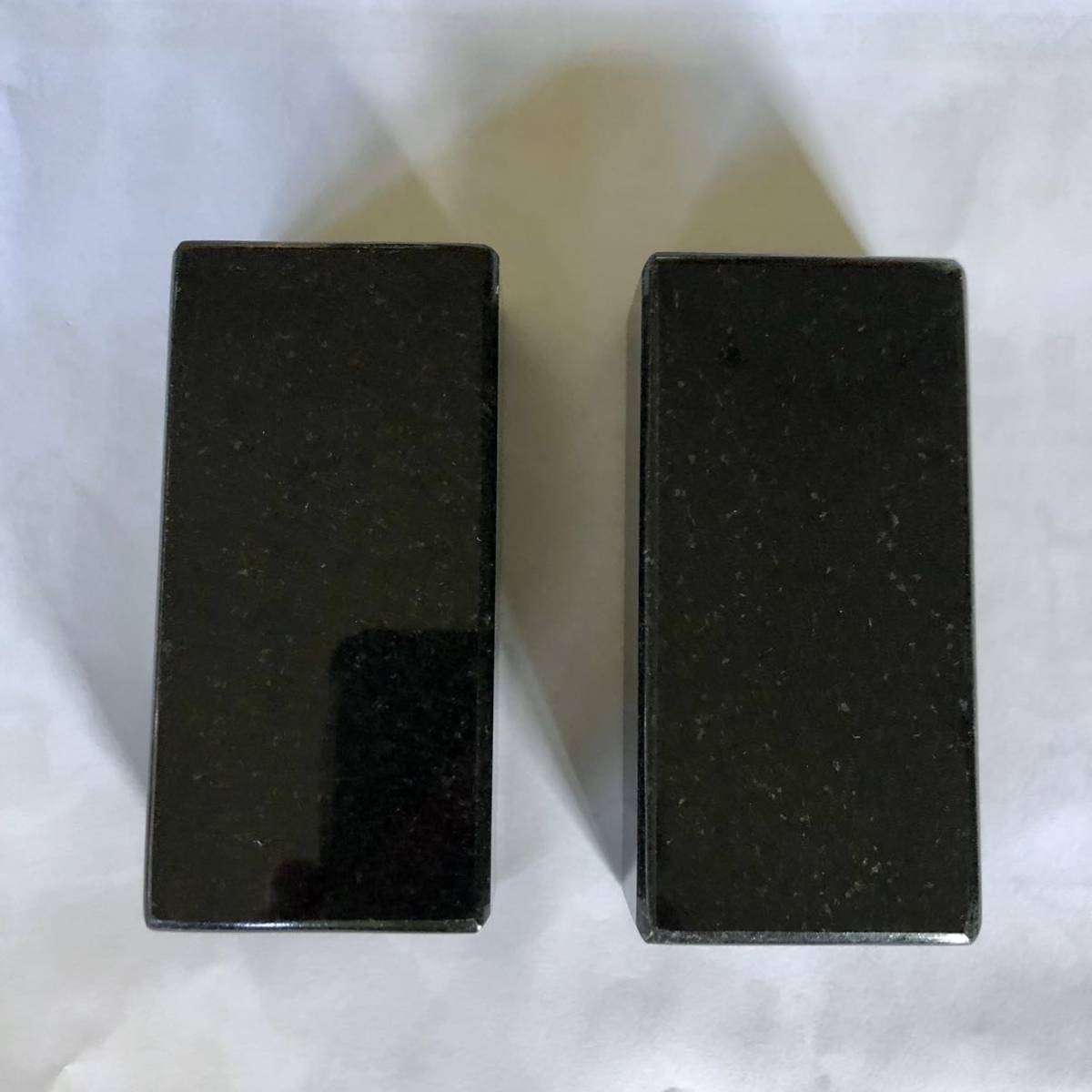 黒御影石 100×48×30mm 2個 インシュレーター オーディオボード 