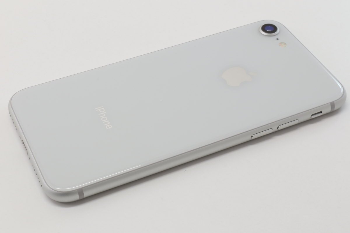 Apple iPhone8 256GB Silver A1906 MQ852J/A バッテリ86%□ドコモ